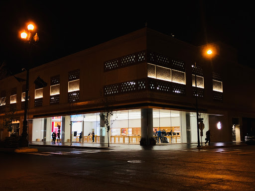 Computer Store «Apple Country Club Plaza», reviews and photos, 227 Nichols Rd, Kansas City, MO 64112, USA