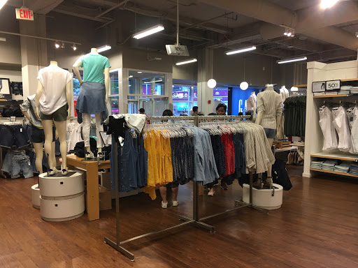 Clothing Store «Gap Factory Store», reviews and photos, 400 Fulton St, Brooklyn, NY 11201, USA