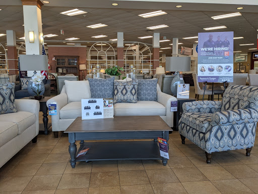 Furniture Store «Raymour & Flanigan Furniture and Mattress Store», reviews and photos, 895 E Gate Blvd, Garden City, NY 11530, USA