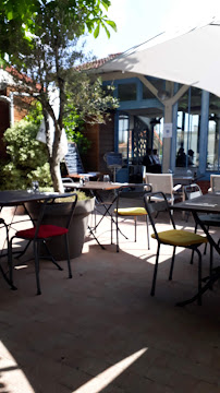 Atmosphère du Restaurant français La Guinguette à Le Plessis-Robinson - n°16