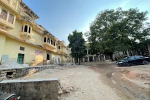 Raj Bhawan, Hamirgarh image