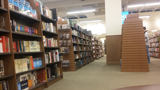 Book Store «Barnes & Noble Booksellers Fredericksburg/ Central Park», reviews and photos, 1220 Carl D. Silver Parkway, Fredericksburg, VA 22401, USA