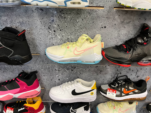 Shoe Store «Hibbett Sports», reviews and photos, 5721 Belleville Crossing St, Belleville, IL 62226, USA