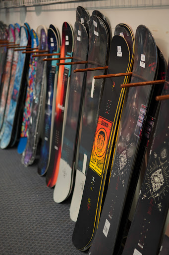 Boat Dealer «Buckeye Sports Center», reviews and photos, 4610 State Rd, Peninsula, OH 44264, USA