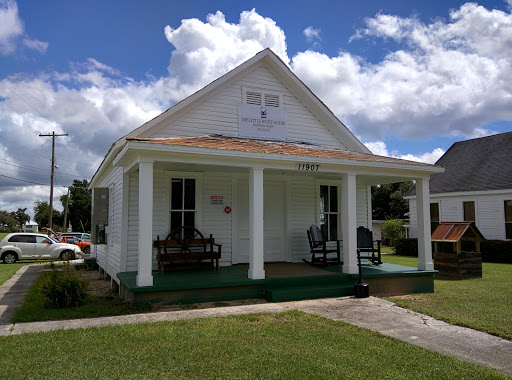 Barber Shop «The Little White House Barber Shop», reviews and photos, 11907 Fort King Hwy, Thonotosassa, FL 33592, USA