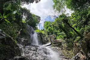 Huai Tueng Thao Waterfall image