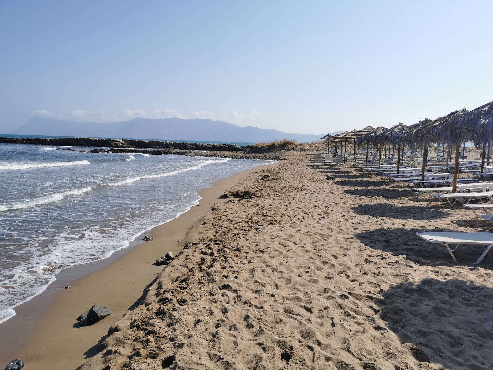 Photo of Plaka beach II with very clean level of cleanliness