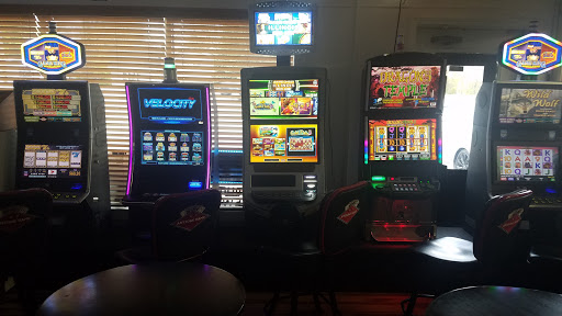 Liquor Store «Town Liquor», reviews and photos, 1127 W Algonquin Rd, Algonquin, IL 60102, USA