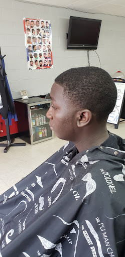 Barber Shop «Heads Up Barber & Beauty», reviews and photos, 2801 Pinecroft Rd # A, Greensboro, NC 27407, USA