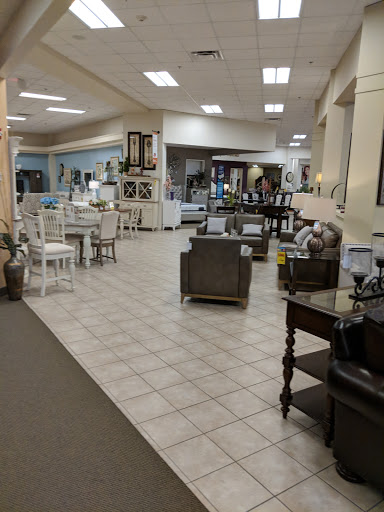 Furniture Store «Raymour & Flanigan Furniture and Mattress Store», reviews and photos, 100 Highland Ave, Seekonk, MA 02771, USA