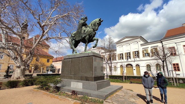 Székesfehérvár, Szent István tér 2-3, 8000 Magyarország