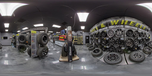 Truck Accessories Store «4 Wheel Parts - Fresno», reviews and photos, 4326 N Blackstone Ave, Fresno, CA 93726, USA