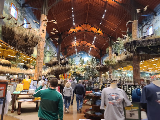 Sporting Goods Store «Bass Pro Shops», reviews and photos, 1000 Bass Pro Dr NW, Altoona, IA 50009, USA