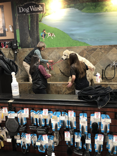 Pet Supply Store «Pet Valu», reviews and photos, 1605 E Michigan Rd, Shelbyville, IN 46176, USA