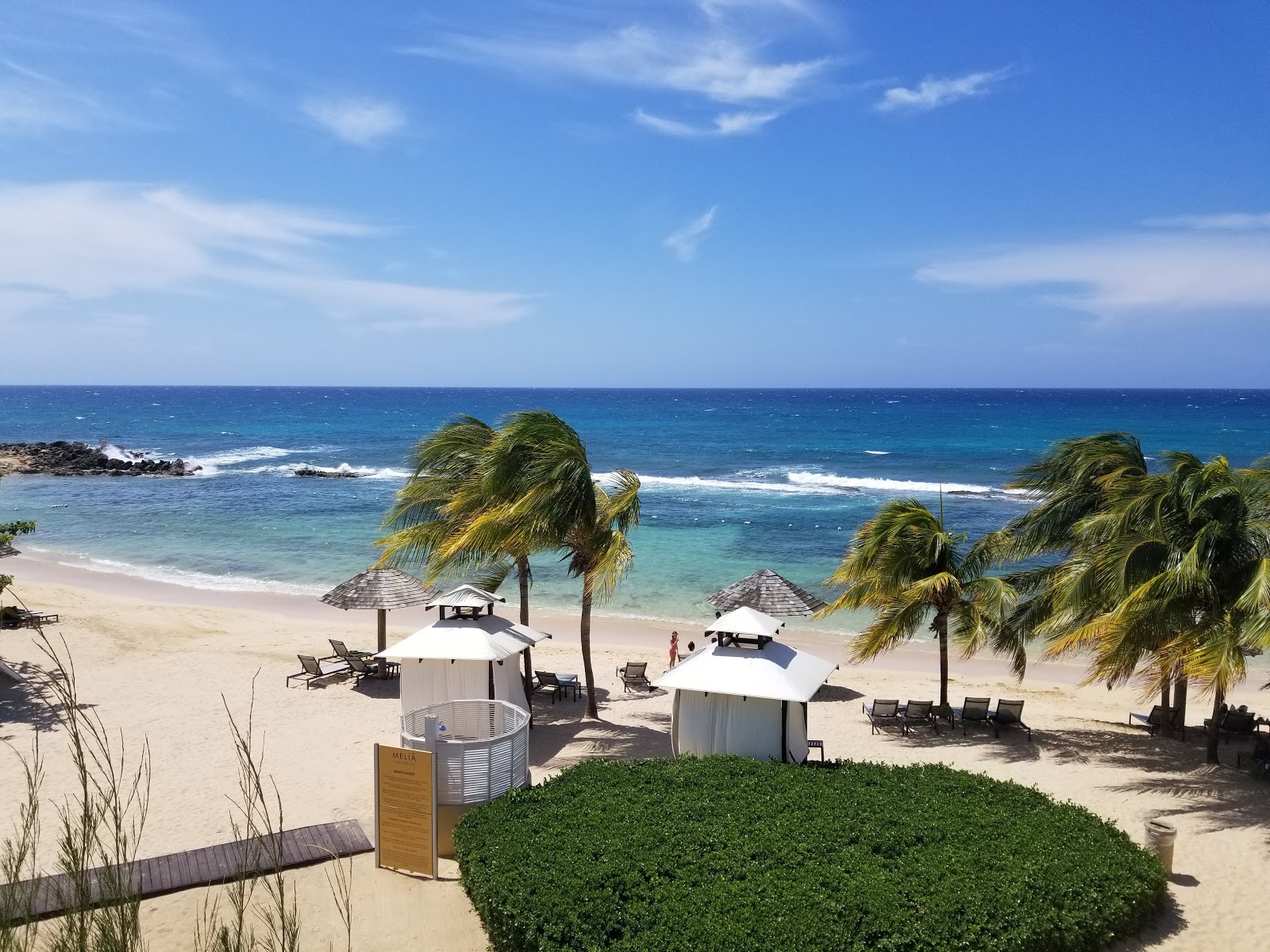 Photo de Melia Braco Beach avec plusieurs moyennes baies