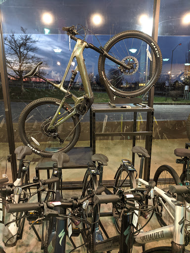 Shoe Store «PRO BIKE+RUN Robinson», reviews and photos, 3100 Robinson Ln, Pittsburgh, PA 15205, USA