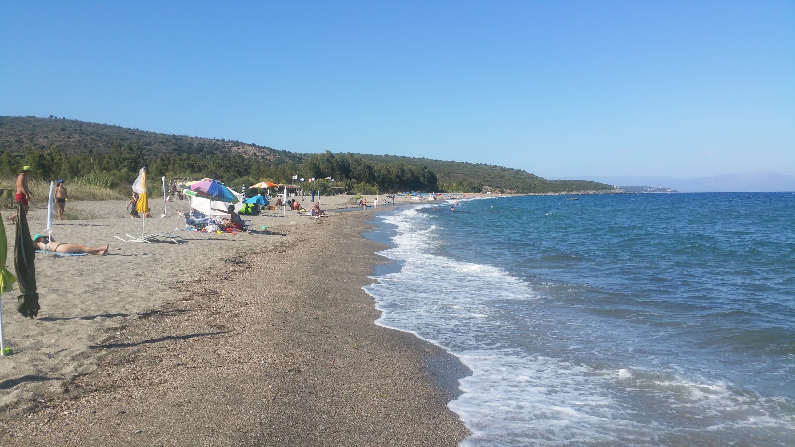 Foto di Vathi beach II con una superficie del piccoli ciottoli grigi