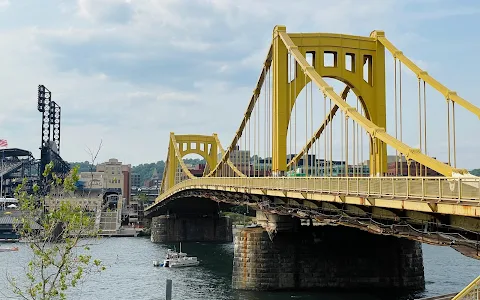 Roberto Clemente Bridge image