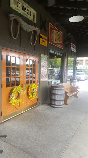 American Restaurant «Cracker Barrel Old Country Store», reviews and photos, 4680 Lenoir Ave, Jacksonville, FL 32216, USA