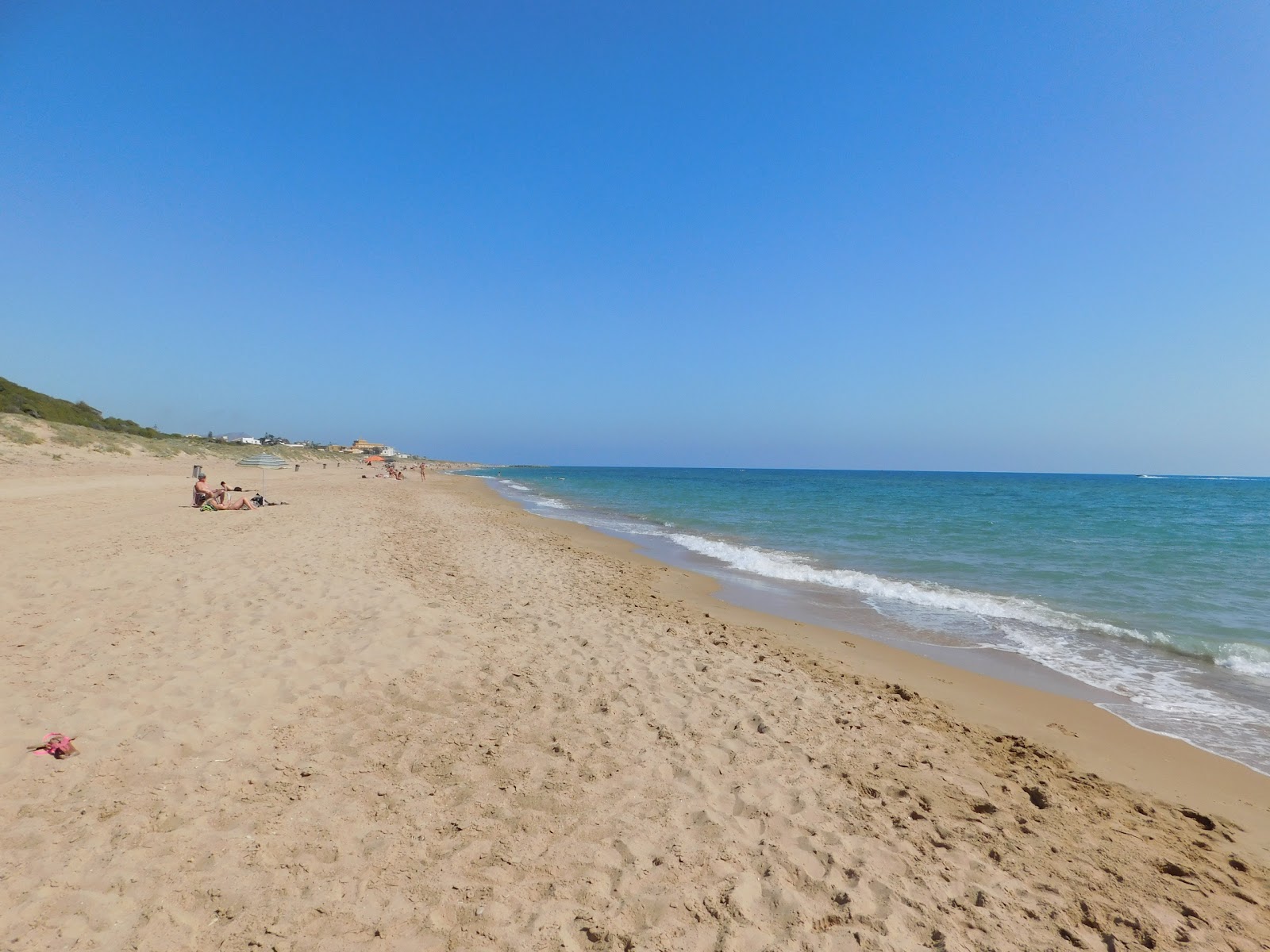 Fotografie cu Spiaggia Fiumenaro cu nivelul de curățenie înalt