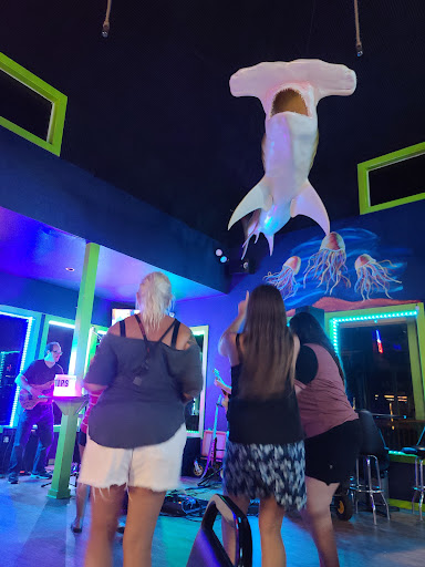 Bar & Grill «Sharkies On The Beach Bar & Grill», reviews and photos, 10 Surf Dr, Surfside Beach, TX 77541, USA