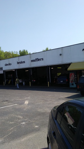 Auto Repair Shop «Tuffy Tire & Auto Service Center», reviews and photos, 3621 Jefferson Davis Hwy, Richmond, VA 23234, USA