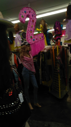 Sporting Goods Store «Deportes Y Mas», reviews and photos, 1517 SE 6th Ave, Topeka, KS 66607, USA