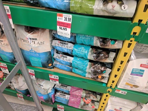 Pet Supply Store «Pet Supplies Plus», reviews and photos, 180 N Randall Rd, North Aurora, IL 60542, USA
