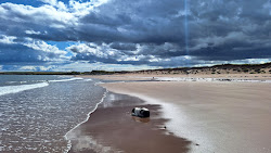 Montrose Beach'in fotoğrafı düz ve uzun ile birlikte