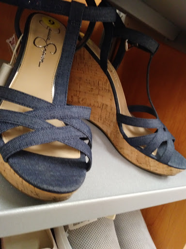 Department Store «T.J. Maxx», reviews and photos, 9 Mozzone Blvd #300, Taunton, MA 02780, USA