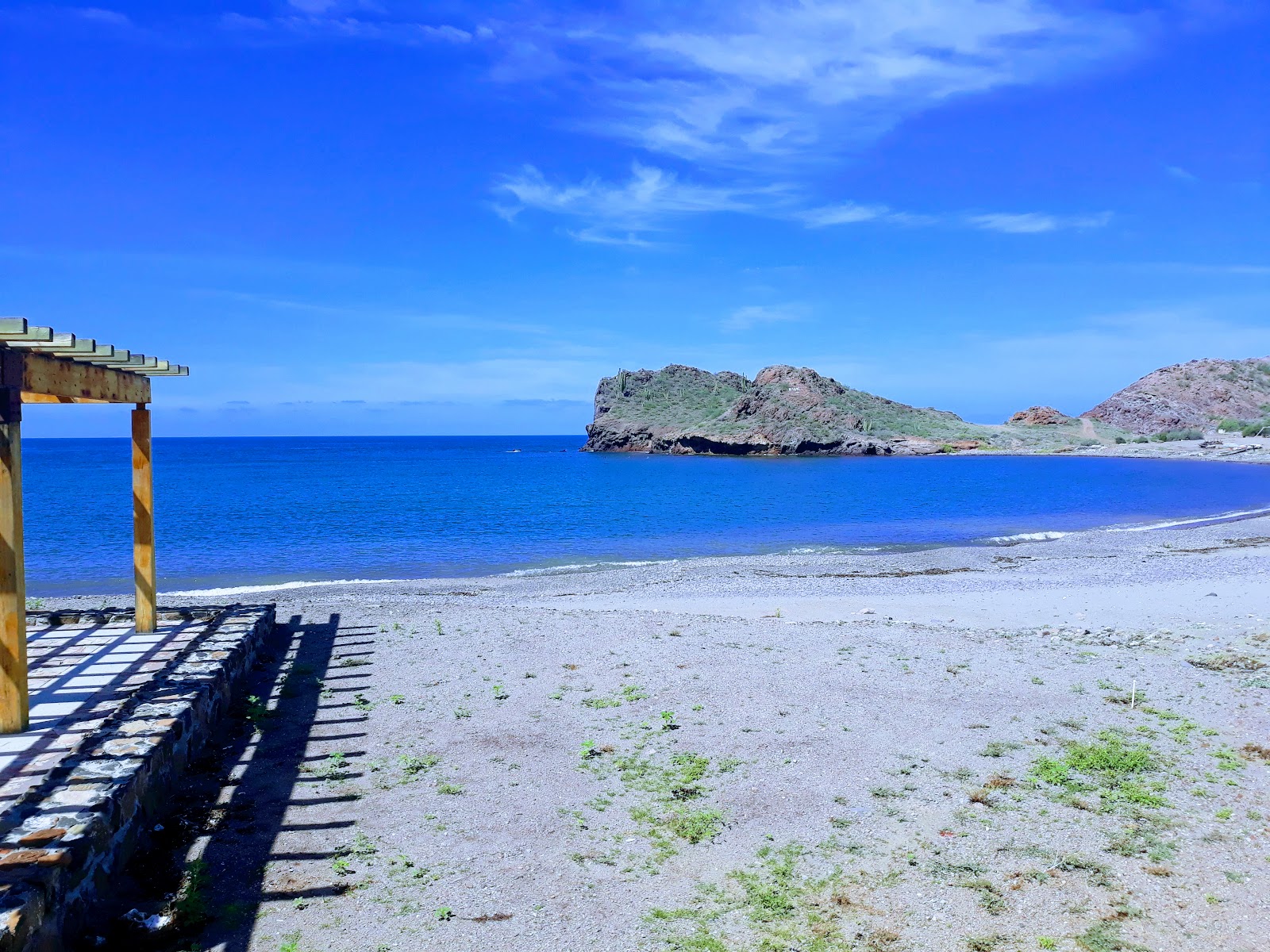 Foto av San Agustin beach II med harmaa hiekka ja kivi yta