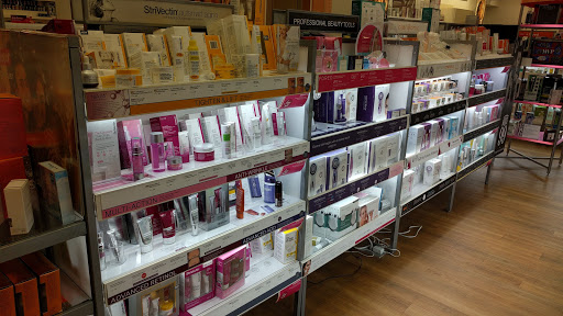 Hair Salon «Ulta Beauty», reviews and photos, 362 W Army Trail Rd, Bloomingdale, IL 60108, USA