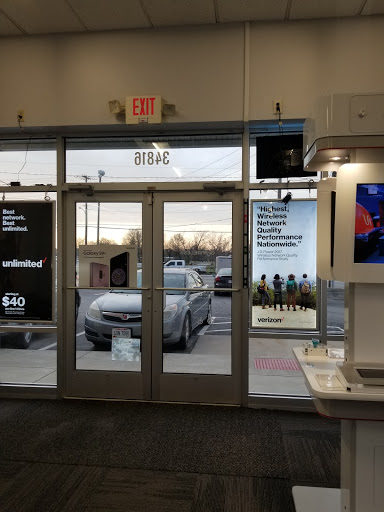 Cell Phone Store «GoWireless Verizon Authorized Retailer», reviews and photos, 34816 Euclid Ave, Willoughby, OH 44094, USA