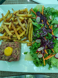 Steak tartare du Restaurant français Auberge Le Bienheureux à Saint-Alexandre - n°8