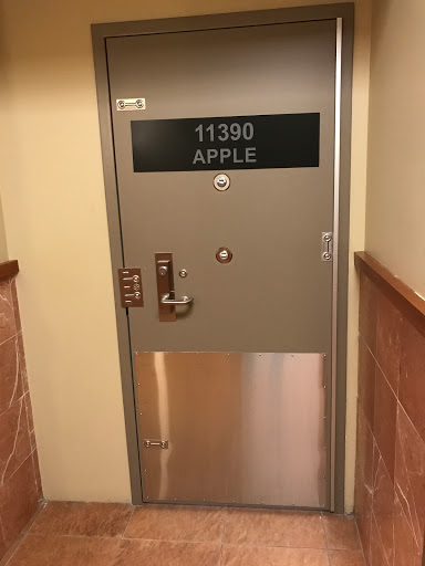 Computer Store «Apple Jordan Creek», reviews and photos, 101 Jordan Creek Pkwy, West Des Moines, IA 50266, USA