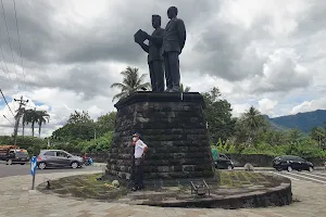 Statues du Duumvirat Indonésien " Bung Karno - Bung Hatta " image
