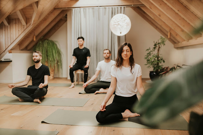 Sheryl Lynn Yoga und Yogatherapie