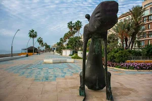Estatua "Perro I" de Rafa Macarrón image