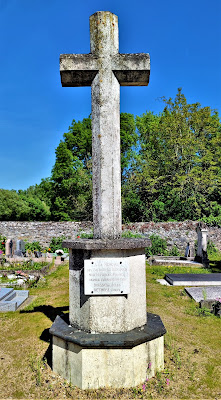 Le calvaire Mémorial et Monuments aux morts à Béhuard