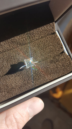 Jewelry Store «Jared The Galleria of Jewelry», reviews and photos, 16070 W Bluemound Rd, Brookfield, WI 53005, USA