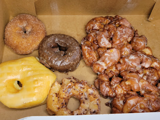 Donut Shop «The Donut Palace», reviews and photos, 37 Clarkson Rd, Ellisville, MO 63011, USA