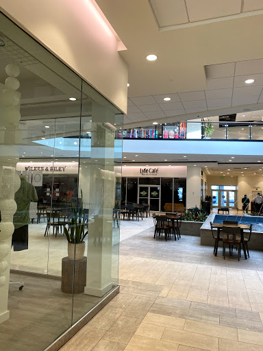 Shopping Mall «The Shops At Kenilworth», reviews and photos, 800 Kenilworth Dr, Towson, MD 21204, USA