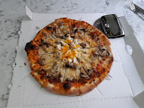 Plats et boissons du Pizzeria ARTISANAL PIZZA à Paris - n°15