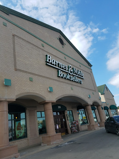 Barnes & Noble, 235 Daniel Webster Hwy, Nashua, NH 03060, USA, 