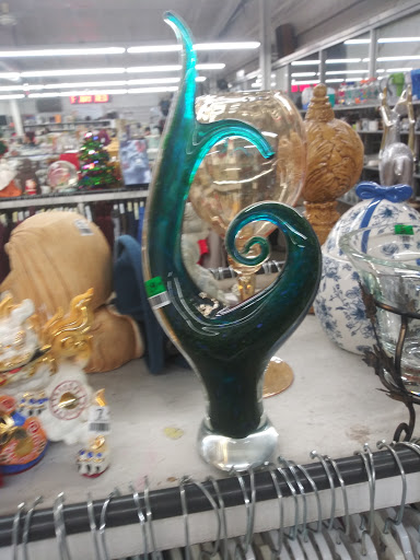 Thrift Store «Red White & Blue Thrift Store», reviews and photos, 19239 SE McLoughlin Blvd, Gladstone, OR 97027, USA