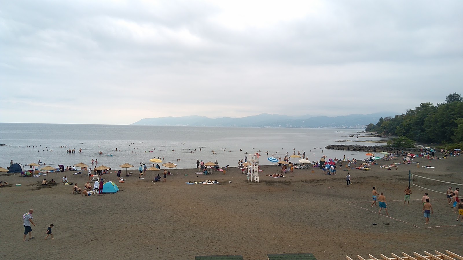 Besikduzu public beach'in fotoğrafı çok temiz temizlik seviyesi ile