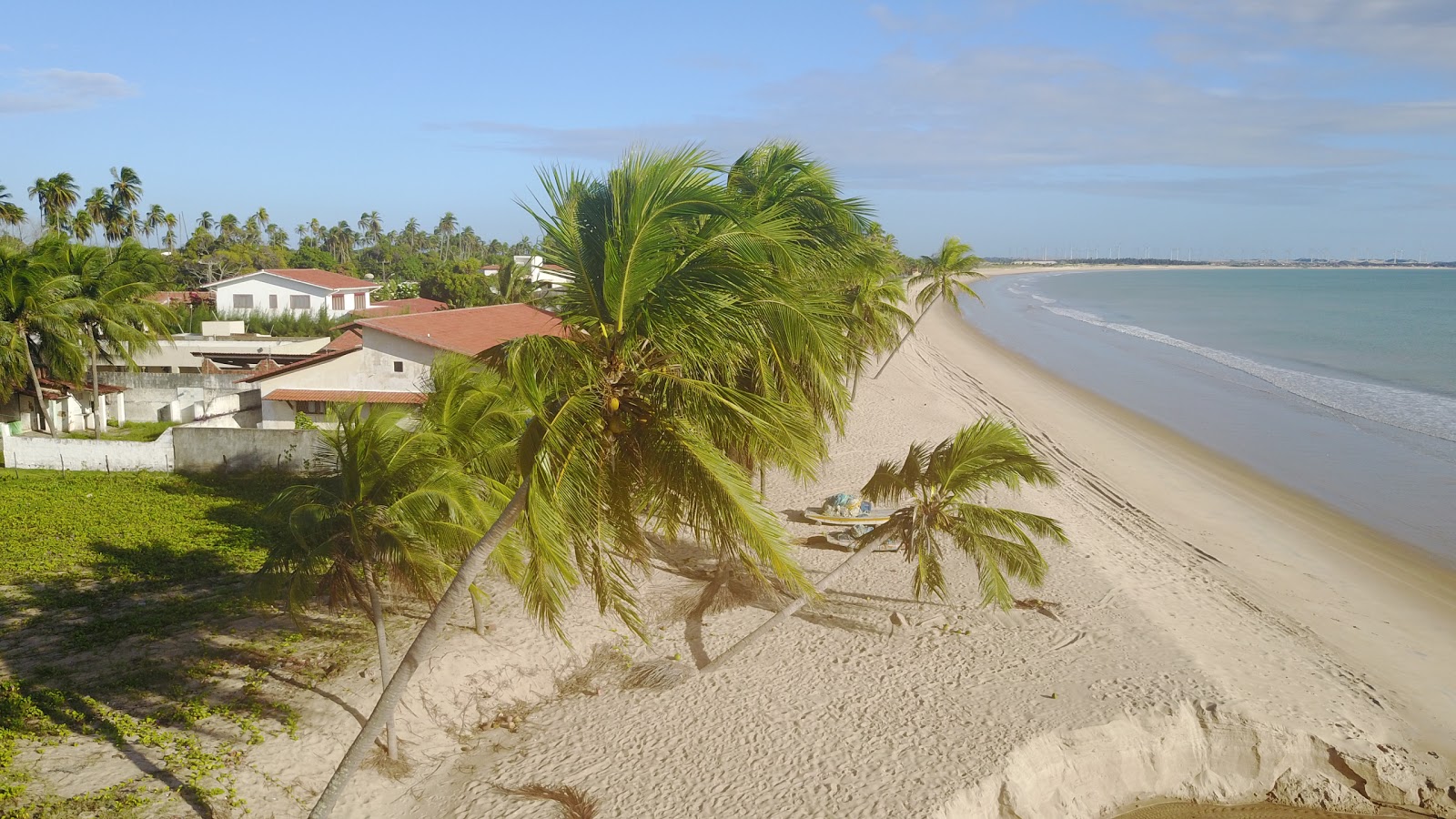 Foto de Praia da Pititinga com água turquesa superfície