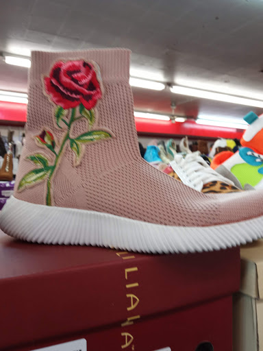 Shoe Store «SHOE! TIME 87», reviews and photos, 8533 S Cottage Grove Ave, Chicago, IL 60619, USA