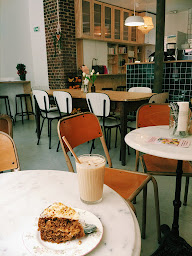 Photo n°9 de Café Pimpin 17 à Paris ()