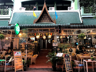 Alley Cat Resto Bar - 54/1, Room Residence, Soi Rambuttri, Trok Rongmai, Wat Chanasongkram, Pranakhon, Bangkok 10200, Thailand